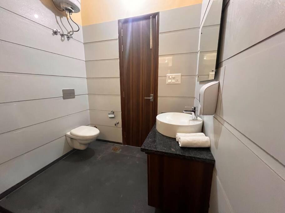 5Bhk Home Away From Home At Ranjit Avenue Amritsar Exterior photo