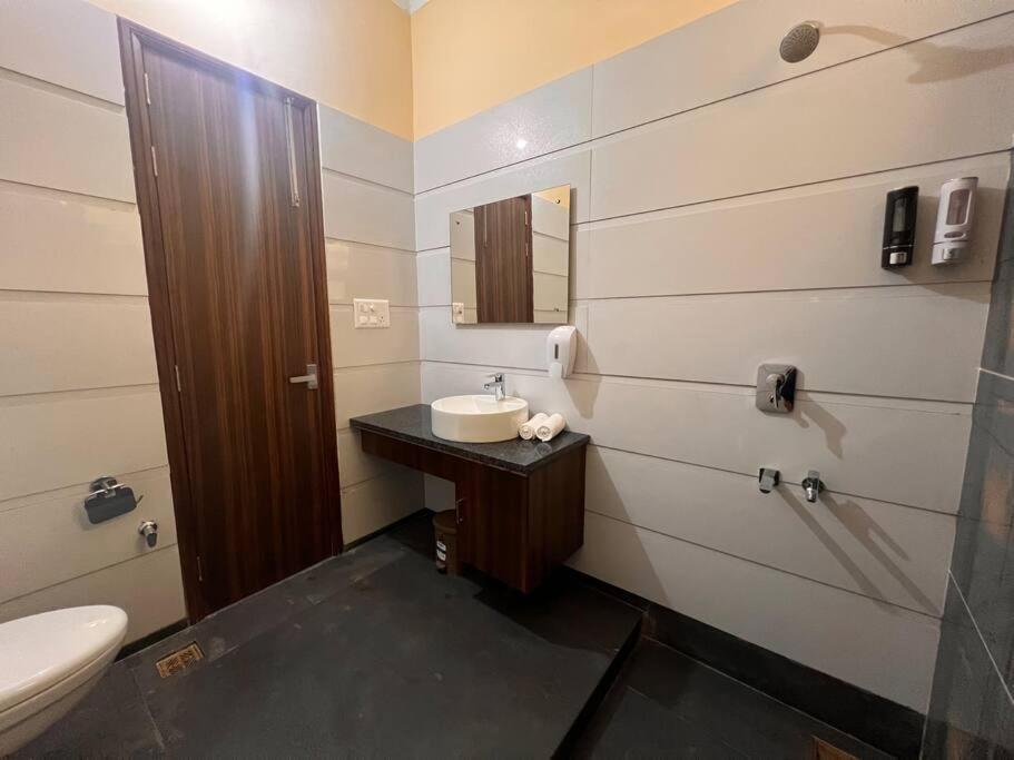 5Bhk Home Away From Home At Ranjit Avenue Amritsar Exterior photo