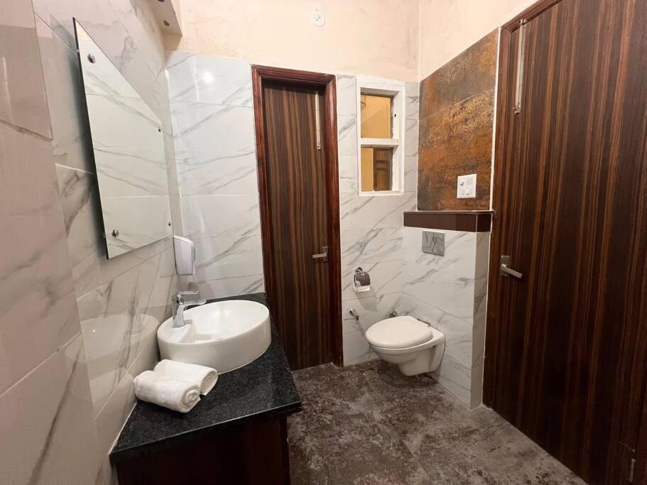 5Bhk Home Away From Home At Ranjit Avenue Amritsar Exterior photo